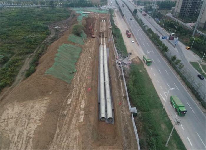 玻璃鋼夾砂管。張潔攝影